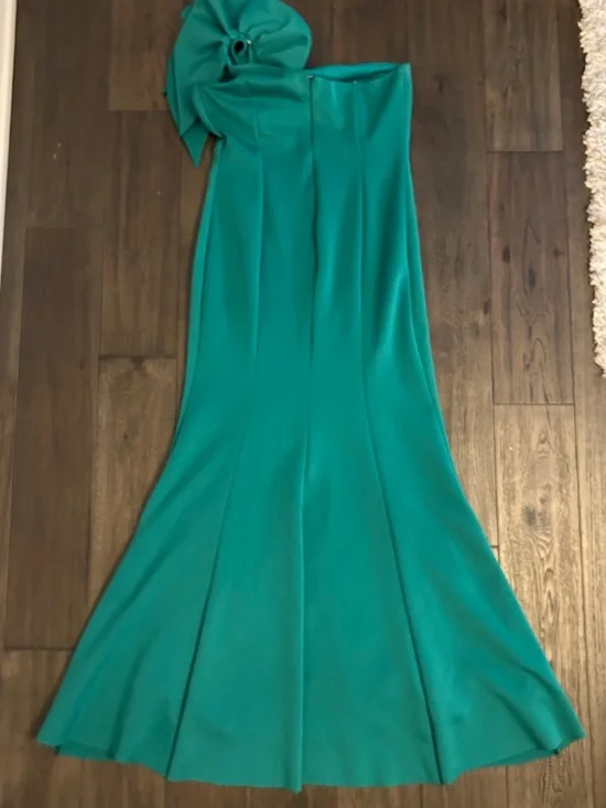 Green evening formal gown dress with jewelry - Picture 5 of 11